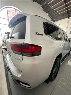 تۆیۆتا لاند کروزەر